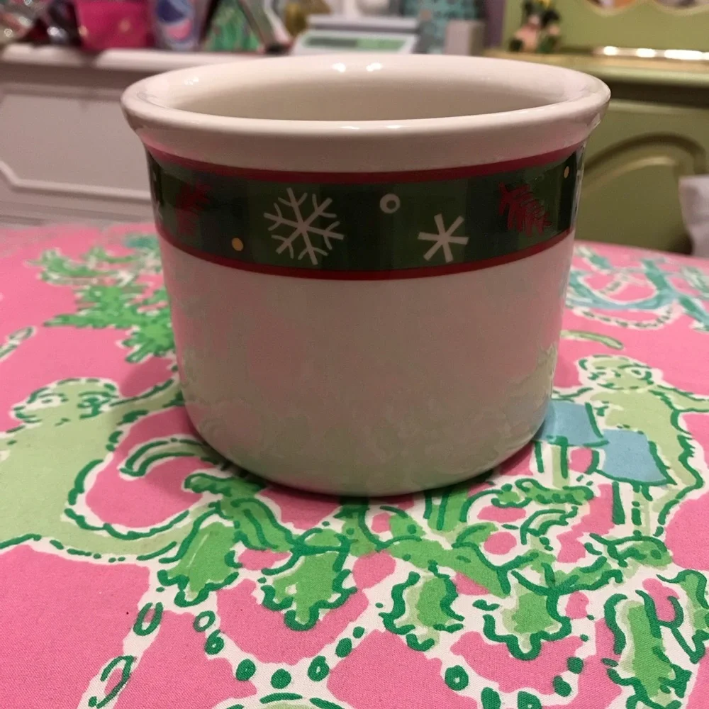 Longaberger Christmas Pinecones And Snowflakes Crock